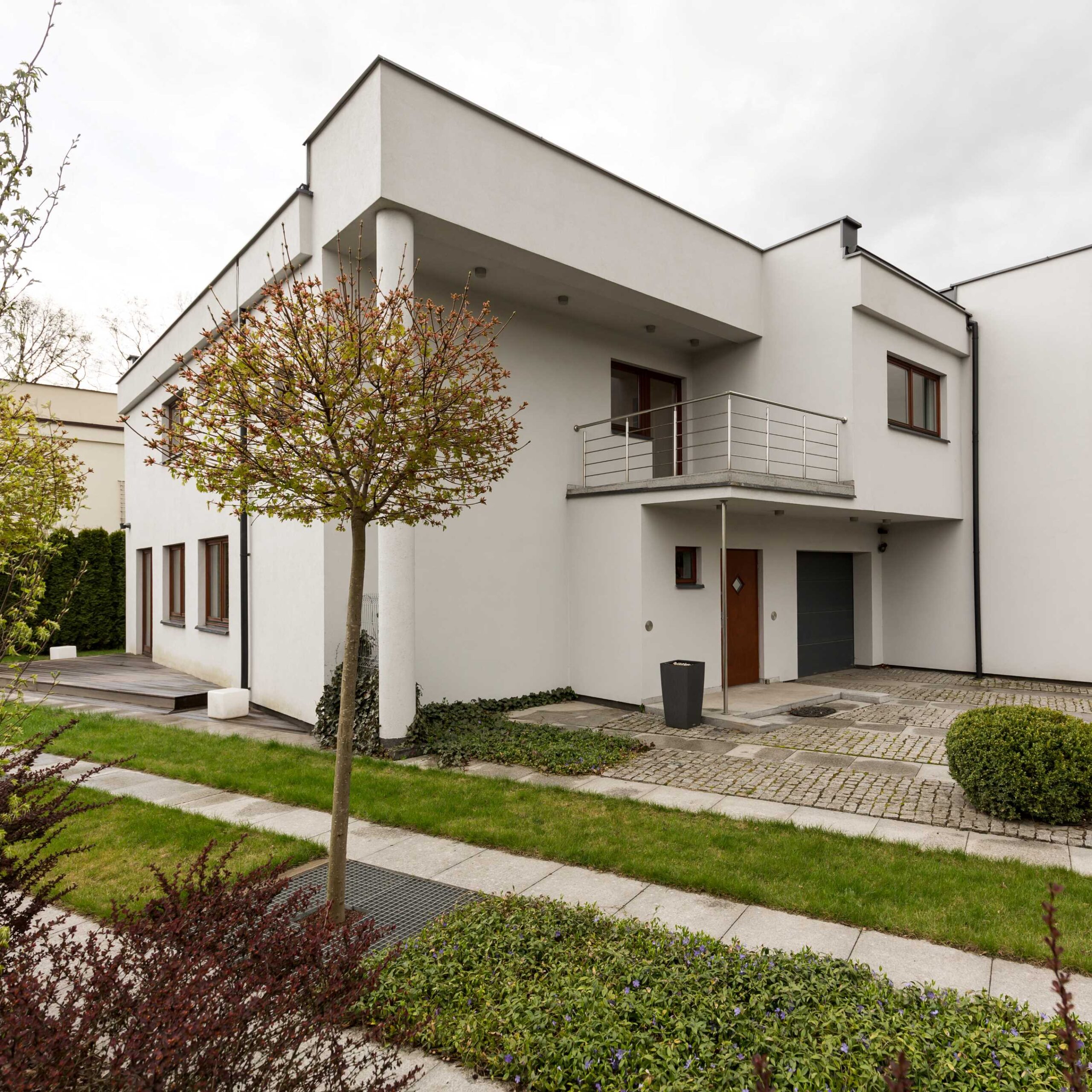 white-mansion-with-garden-2024-10-20-10-36-19-utc